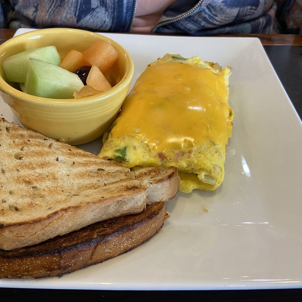 Mel's Diner - Western Style Omelet, Rye Toast, Fresh Fruit - New American Near Me - Cape Coral, Florida