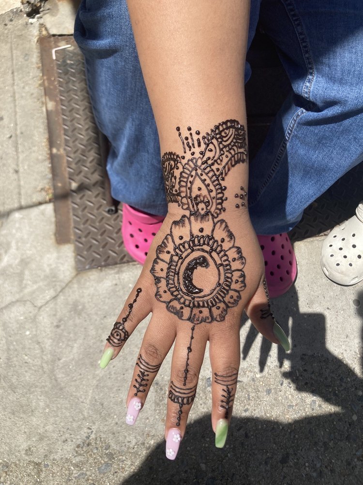 Adore Hair And Beauty Salon Logo