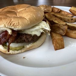 Delta Grill - Farmers Burger with a side of Home Fries