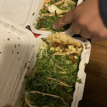 Tacos El Bronco - Way too much cilantro - Food Trucks Near Me - Brooklyn, New York