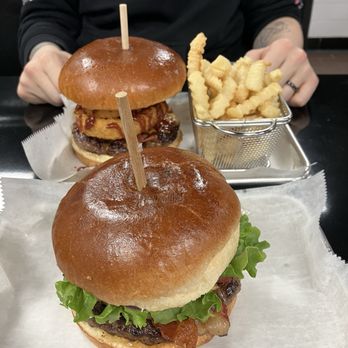 Burger Bite - American Near Me - Lincolnwood, Illinois