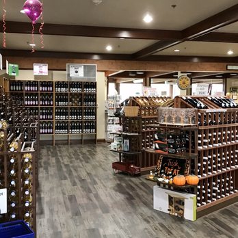 Door Peninsula Winery - Retail area - Wineries Near Me - Sturgeon Bay, Wisconsin Door Peninsula Winery - Retail area - Wineries Near Me - Sturgeon Bay, Wisconsin