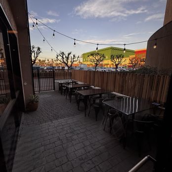 Alma Tacos - Front patio - Tacos Near Me - Long Beach, California