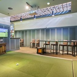 Teebox Indoor Golf Club - Premium Trackman TeeBox