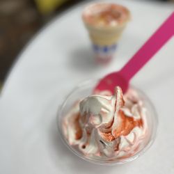 Kelly's Cone Connection - Strawberry flavor burst soft serve - small Kids stated the flavor burst was "just vanilla"