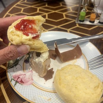 The St. Ermin's Tea Lounge - Tea Rooms Near Me - Westminster, XGL The St. Ermin's Tea Lounge - Tea Rooms Near Me - Westminster, XGL