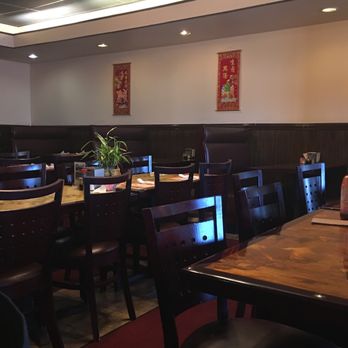 Egg Roll Queen - empty dining area of restaurant - Chinese Near Me - Chambersburg, Pennsylvania