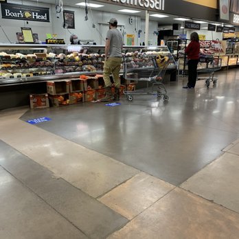 Kroger - a man in a grocery store - Grocery Near Me - Hardy, Virginia Kroger - a man in a grocery store - Grocery Near Me - Hardy, Virginia