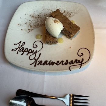 Canoe - Humming bird cake with cream cheese ice cream - New American Near Me - Atlanta, Georgia