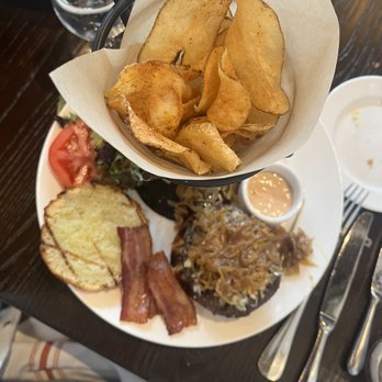 American Bounty Restaurant - wagyu beef burger - New American Near Me - Hyde Park, New York American Bounty Restaurant - wagyu beef burger - New American Near Me - Hyde Park, New York