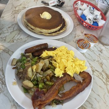 Lisa's Coffee Shop - The filler up - Breakfast & Brunch Near Me - Covina, California Lisa's Coffee Shop - The filler up - Breakfast & Brunch Near Me - Covina, California