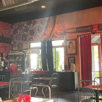 Todo Un Poco - Pizza Near Me - Elk Grove, California Todo Un Poco - Pizza Near Me - Elk Grove, California