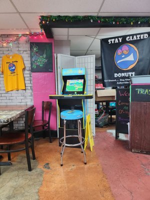 Underground Cafe presents Stay Glazed Donuts by null