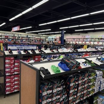 SKECHERS Warehouse Outlet - Shoe Stores Near Me - Paramus, New Jersey