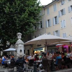 Edykos - Man sitzt sehr schön auf dem Place des Tanneurs