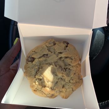 Crumbl - California - Chocolate chip - Bakeries Near Me - California, Maryland