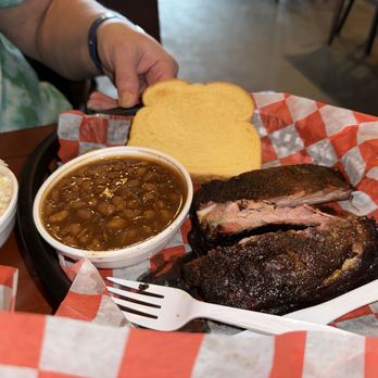 Willie Mae's Barbeque - a tray of food - Barbeque Near Me - Springfield, Tennessee Willie Mae's Barbeque - a tray of food - Barbeque Near Me - Springfield, Tennessee