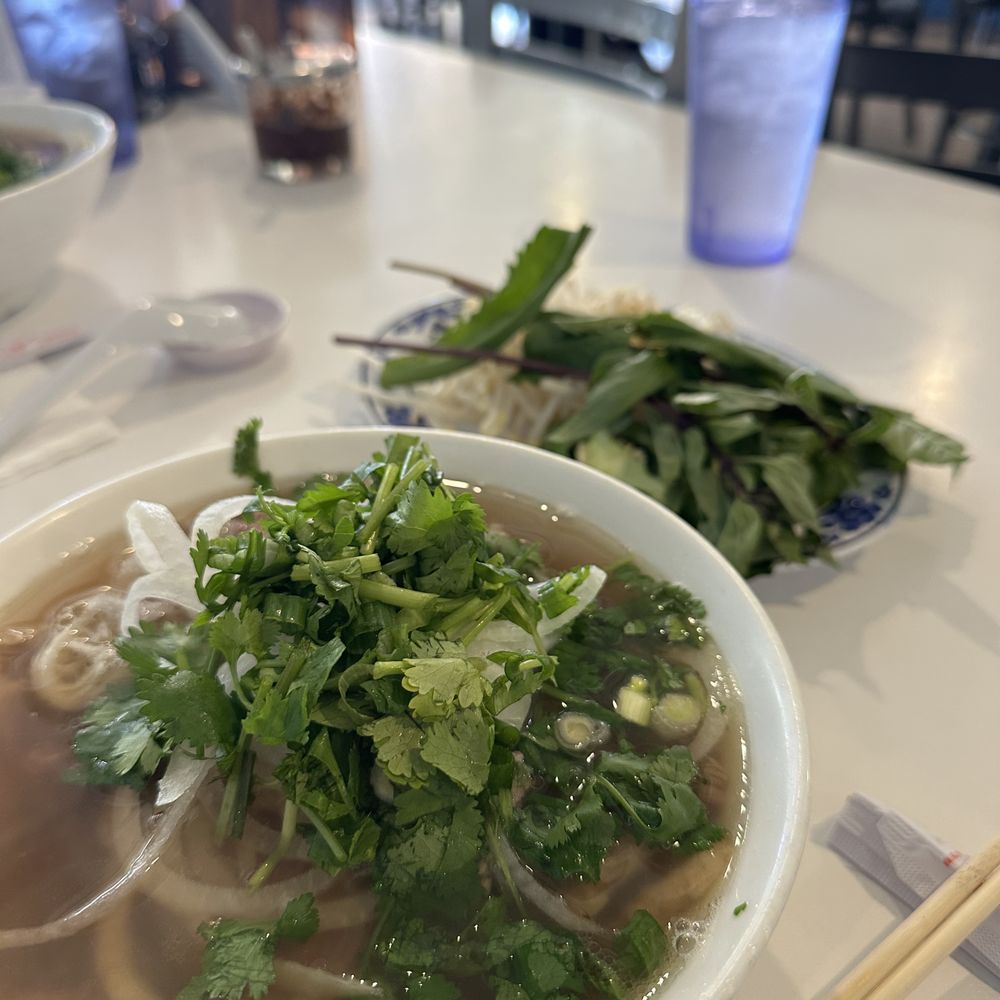 Pho Dac Biet (Pho Special) Pho Dac Biet (Pho Special)
