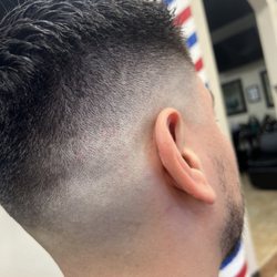 Lucero Barber - Medium skin fade