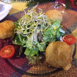 Staigers Waldhorn - Ziegenfrischkäse Pralinen im Kartoffelmantel mit Salat... Yummy!