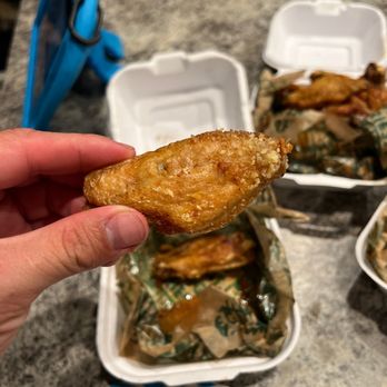 Wingstop - Supposed to be garlic Parmesan shit looks like a plain wing - Chicken Wings Near Me - Hanover, Maryland Wingstop - Supposed to be garlic Parmesan shit looks like a plain wing - Chicken Wings Near Me - Hanover, Maryland