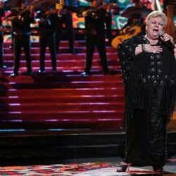 Mariachi Fiesta Grande - Accompañando a Paquita la del Barrio en Premio lo Nuestro 2016