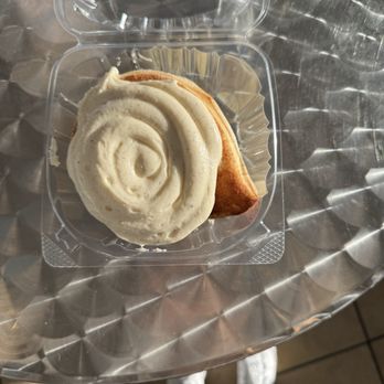 Whipped Creamery - cinnamon roll - Desserts Near Me - Martinez, Georgia