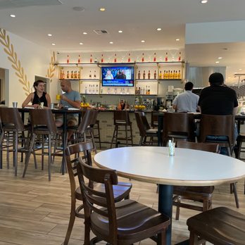 Harry's Restaurant - Bar area - Breakfast & Brunch Near Me - Houston, Texas