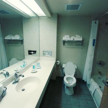 Comfort Suites - Washroom - Hotels Near Me - Goodyear, Arizona