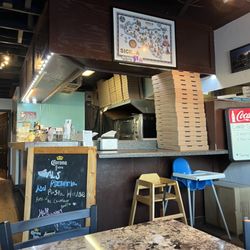 Sal's Pizzeria & Pasta House - Interior