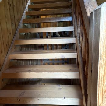 Stehekin Valley Ranch - Ranch house Stairs to upstairs - Hostels Near Me