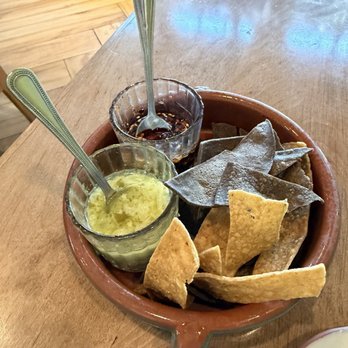 Casazul - Tomatillo salsa, salsa macha and chips - New Mexican Cuisine Near Me - Laredo, Texas
