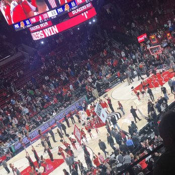 Moda Center - Stadiums & Arenas Near Me - Portland, Oregon