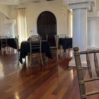CrossKeys Vineyards - Dining area of Bistro (winter time) - Wineries Near Me - Mount Crawford, Virginia