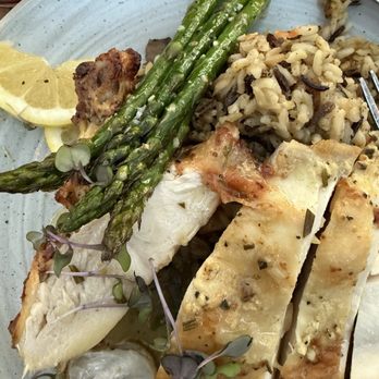 Robins Restaurant - Rosemary chicken with asparagus and wild rice - New American Near Me - Cambria, California