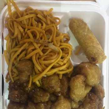 En Fu Express - Orange chicken, lo mein and an egg roll - Food Court Near Me - Abilene, Texas