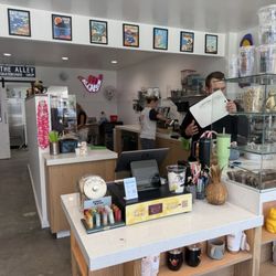 Alohana Acai Bowls - Front counter