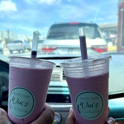 Win’s Fresh Fruit Smoothie - Strawberry Taro Smoothie w/ Boba. So ONOOOOO!!!