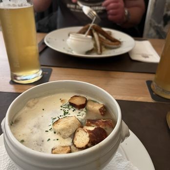 Restaurant Rathaus Brauerei - Beer cheese soup - Bavarian Near Me - Luzern, LU Restaurant Rathaus Brauerei - Beer cheese soup - Bavarian Near Me - Luzern, LU