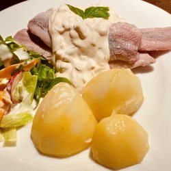 Modrückers Restaurant - Die Heringsfilets Hausfrauen Art waren sehr lecker und das Vanilleeis mit heißen Himbeeren hat das Abendessen gut abgerundet.