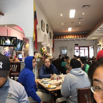 Mi Tierrita Restaurant - Some seating and bar to the left - Latin American Near Me - Hempstead, New York