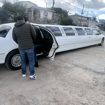 Baja,Limousine, Party,Bus,TJ - Is loading up in the car our Awsome driver! - Limos Near Me - Tijuana, BCN Baja,Limousine, Party,Bus,TJ - Is loading up in the car our Awsome driver! - Limos Near Me - Tijuana, BCN