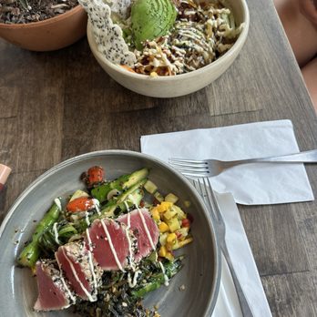 Blue Whale - Ahi Poke Bowl and Seared Ahi - Cafes Near Me - La Jolla, California