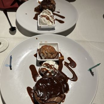 Shadowbrook - Chocolate molten cake - American Near Me - Capitola, California