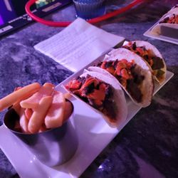 Grand Lekki Cafe - Beef suya tacos w. fries