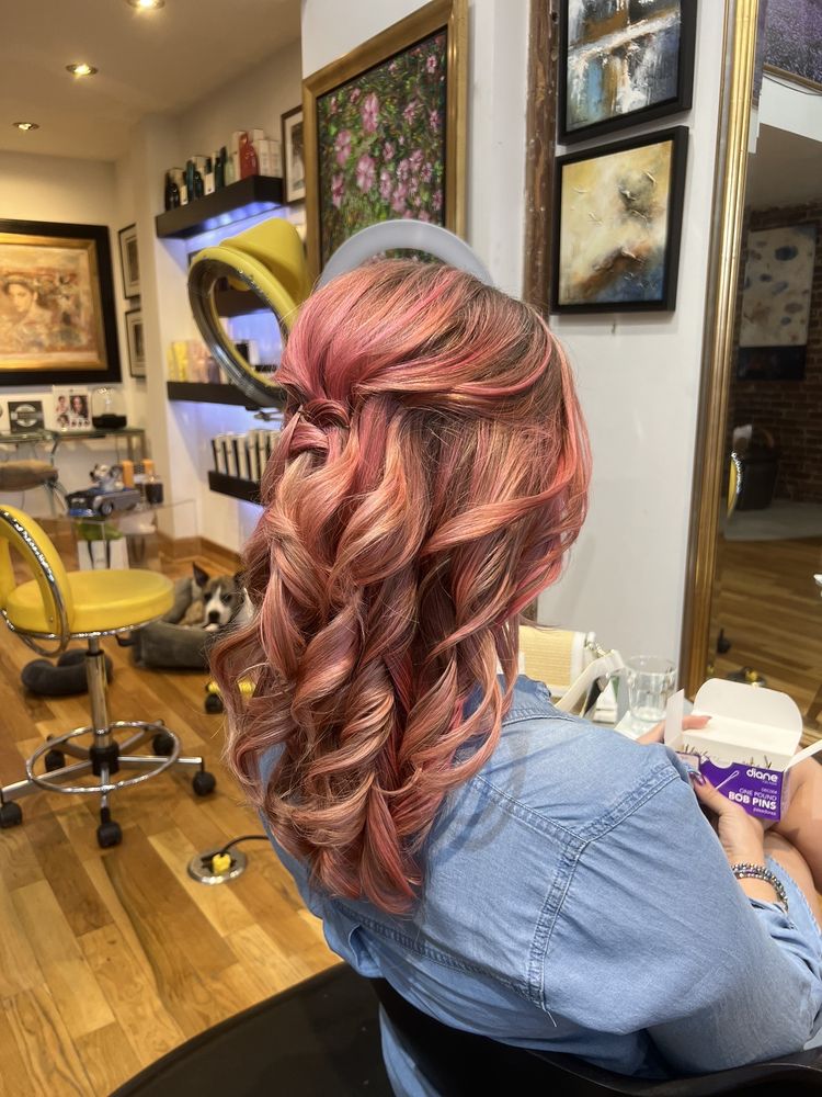 Nadia's Studio & Gallery Logo