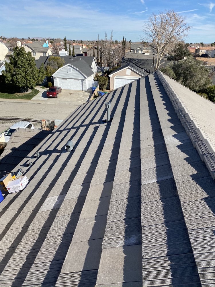 Slide of Benny’s Roofing Services