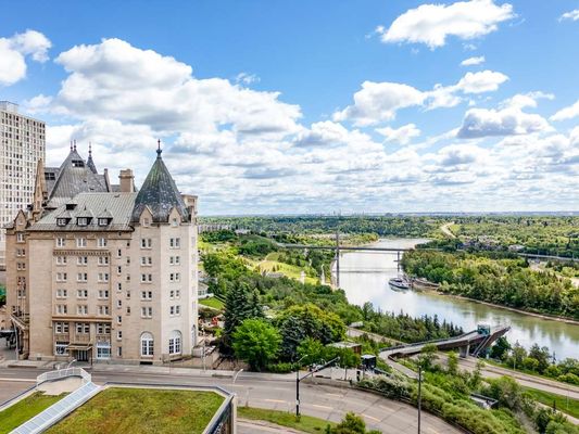 Fairmont Hotel Macdonald by null