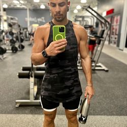 Vasa Fitness - Saratoga Springs - Nice clean mirrors. This full large wall mirror in the Calisthenics section