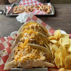 Woodland Cellars - Barbecue Chicken Flatbread and Pulled Pork Tacos